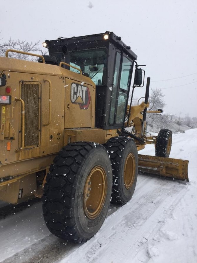 Elazığ’da Kardan Kapanan 28 Köy Yolu Ulaşıma Açıldı