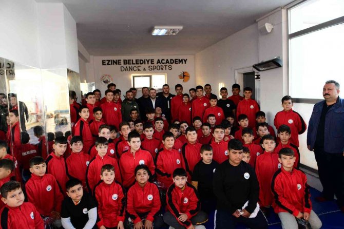 Başkan Yüksel, Güreş Kursuna Katılan Sporcularla Bir Araya Geldi