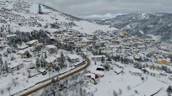 Geçen Yıl Evlerin Ve Araçların Kara Gömüldüğü Kastamonu, Bu Yıl Kar Yağışına Hasret Kaldı