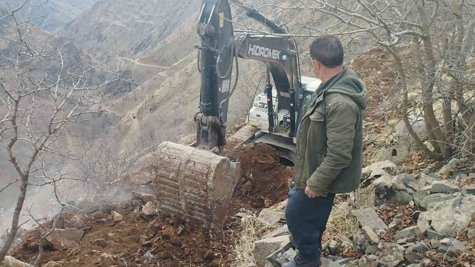 Engelli Kardeşler İçin 2,5 Kilometrelik Yol Çalışması
