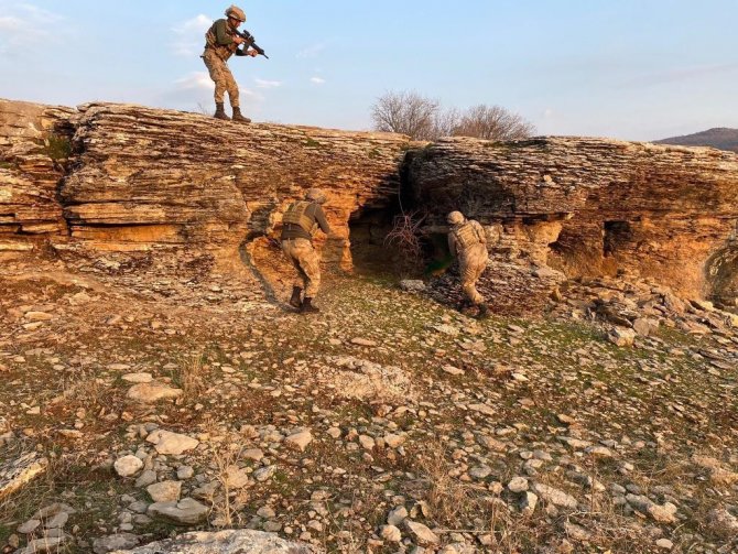 İ̇çişleri Bakanlığınca "Eren Abluka Sonbahar-kış-21 Şehit Jandarma Uzman Çavuş Mehmet Çelik Operasyonu" Başlatıldı