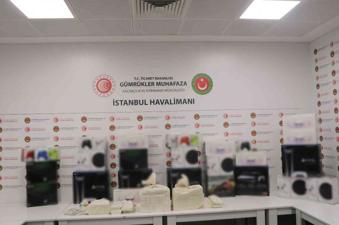 İ̇stanbul Havalimanında Kaçak Cep Telefonu Ve Oyun Konsolu Operasyonu