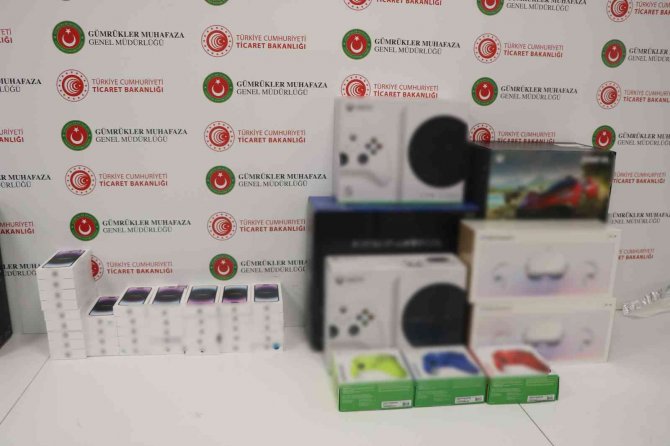 İ̇stanbul Havalimanında Kaçak Cep Telefonu Ve Oyun Konsolu Operasyonu