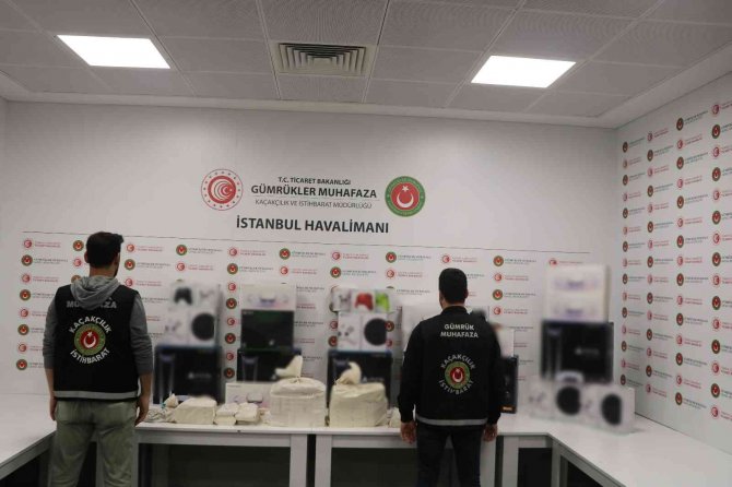 İ̇stanbul Havalimanında Kaçak Cep Telefonu Ve Oyun Konsolu Operasyonu