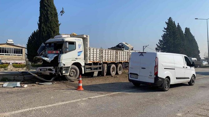 Torbalıda Feci Kaza: 2 Ağır Yaralı
