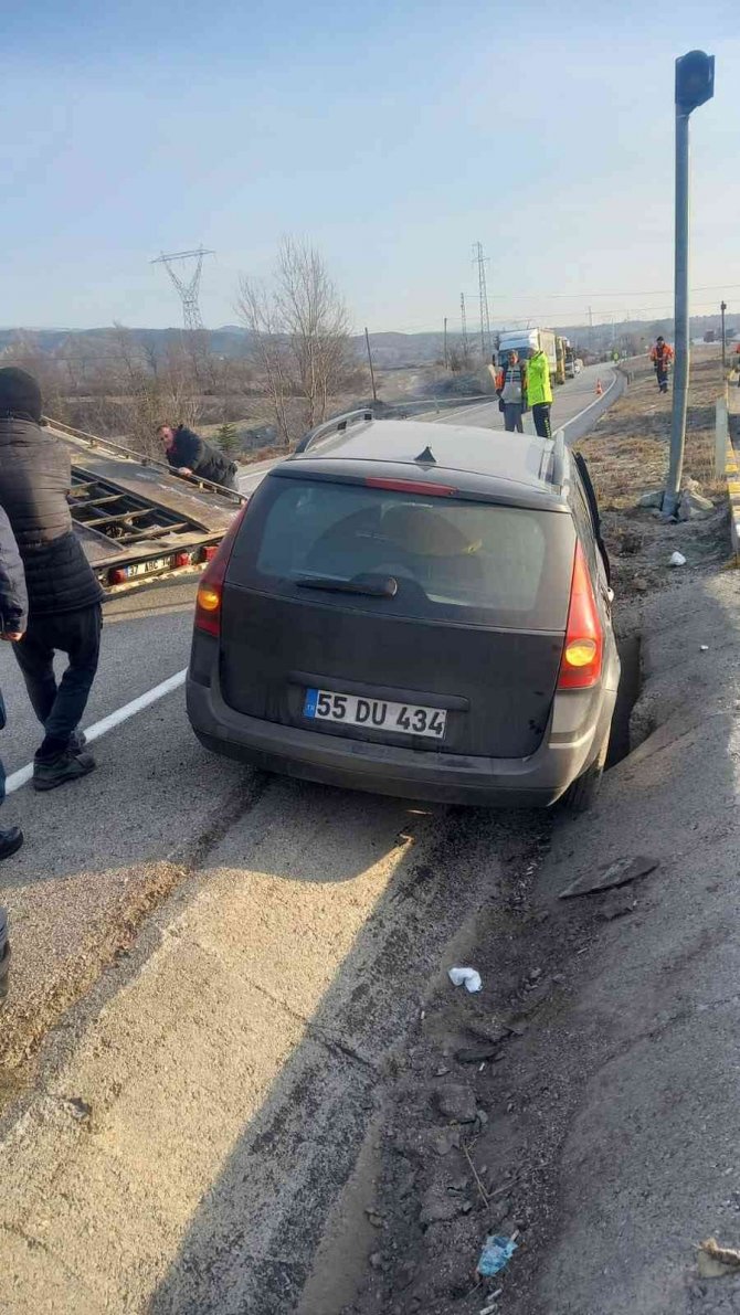 D100’de Otomobil Su Kanalına Düştü: 4 Yaralı