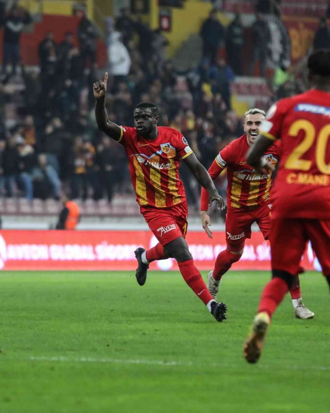 Olivier Kemen Üçüncü Golünü Attı