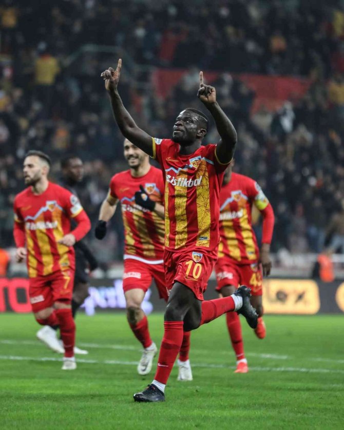 Olivier Kemen Üçüncü Golünü Attı