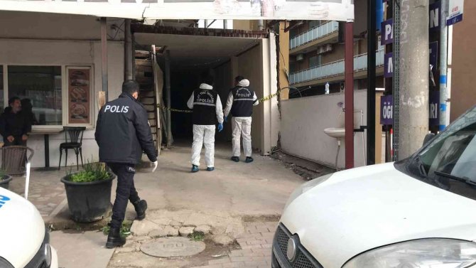 Yaşlı Adam, Pansiyonun Müştemilatında Ölü Bulundu