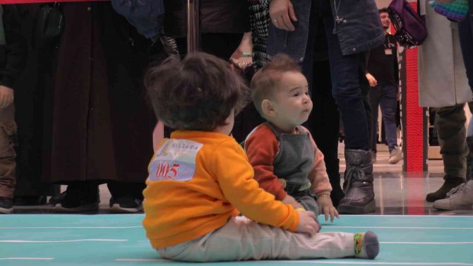 Bebeklerin Yarışması Renkli Görüntülere Sahne Oldu