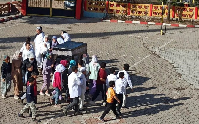 Ortaokul Öğrencilerine Uygulamalı Ders