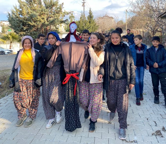 Yağmur Yağması İçin "Çomçalı Gelin" Etkinliği Yaptılar