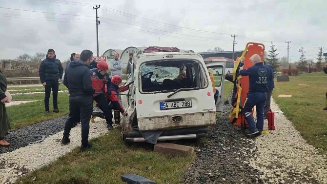 Test Sürüşüne Çıkan Otobüs İle Hafif Ticari Araç Çarpıştı: 1 Ölü, 1 Yaralı
