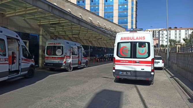 Siirt’te Kamyon Kasasından Düşen İşçi Yaralandı