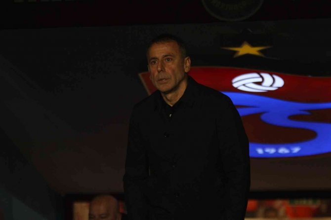 Spor Toto Süper Lig: Trabzonspor: 1 - Medipol Başakşehir: 0 (İ̇lk Yarı)