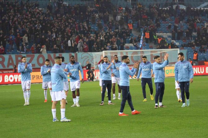 Spor Toto Süper Lig: Trabzonspor: 1 - Medipol Başakşehir: 0 (İ̇lk Yarı)