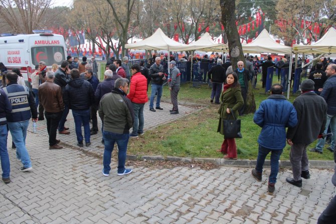 Cumhurbaşkanını Görmek İçin Soğuğa Aldırış Etmeden Saatler Öncesinden Meydanları Doldurdular