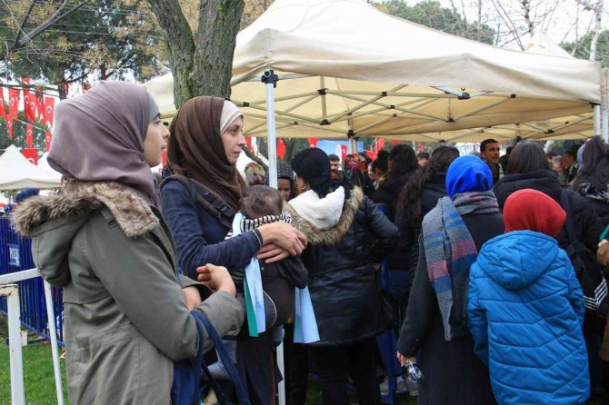Cumhurbaşkanını Görmek İçin 6 Çocuğuyla Fransa’dan Geldi