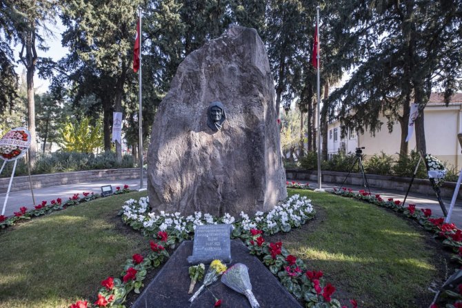 Zübeyde Hanım Ölümünün 100. Yıl Dönümünde Kabri Başında Anıldı