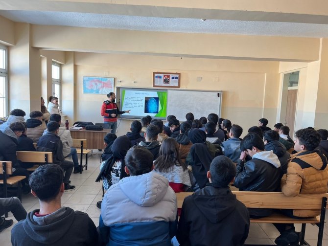 Jandarmadan Öğrencilere Zararlı Alışkanlıklarla Mücadele Eğitimi