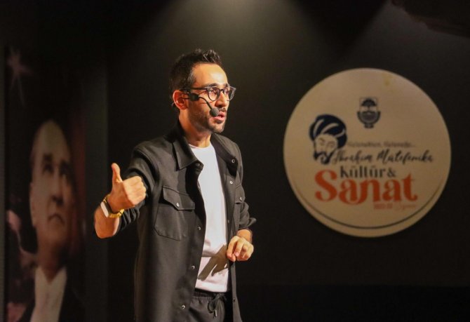 Yalova’da Öğrenciler Müftüoğlu’na Yoğun İlgi Gösterdi