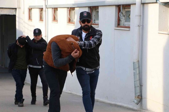 Adana’da İki Torbacı Tutuklandı