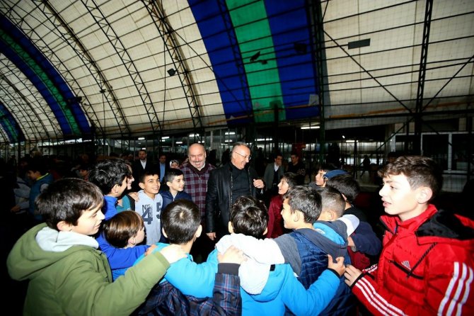 Mahalleler Arası Minikler Futbol Turnuvası 410 Sporcu İle Başladı