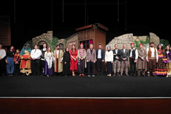 Başakşehir’de “Kumpanyada Curcuna”nın Galası Yapıldı