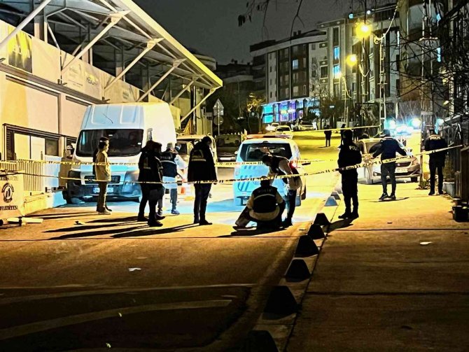 Ailesini Ölümle Tehdit Edip Evi Bastı, Polise Silah Çekince Bacağından Vuruldu