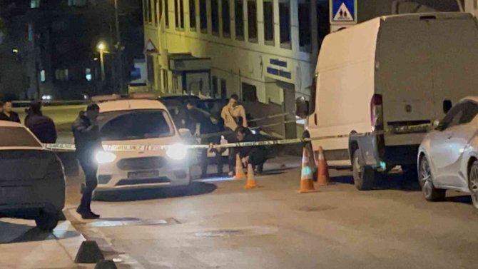 Ailesini Ölümle Tehdit Edip Evi Bastı, Polise Silah Çekince Bacağından Vuruldu