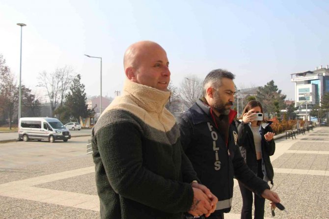 "Parayı Havale Yoluyla Göndereceğim" Dedi, 81 Koyunla Kayıplara Karıştı