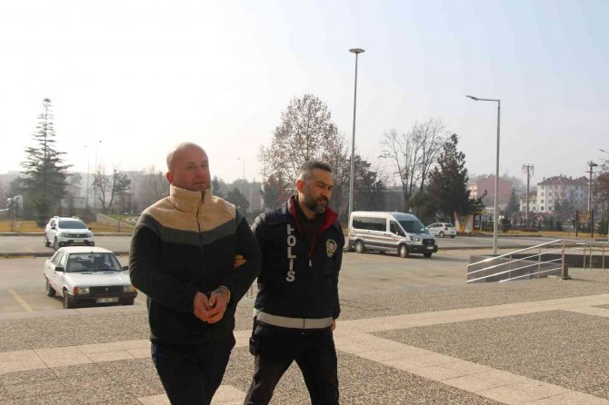 "Parayı Havale Yoluyla Göndereceğim" Dedi, 81 Koyunla Kayıplara Karıştı