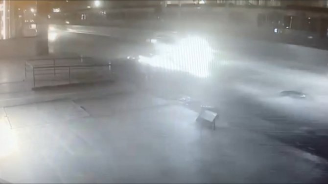 Bursa’da Makas Atan Hafif Ticari Araç, Motosikleti Altına Aldı