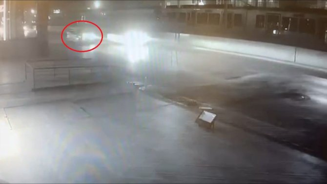 Bursa’da Makas Atan Hafif Ticari Araç, Motosikleti Altına Aldı