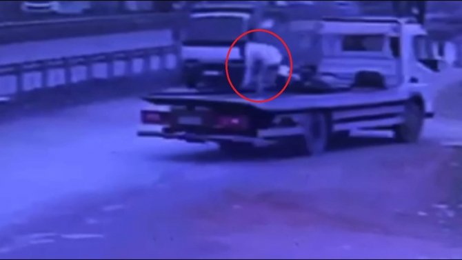 Motosikletinin Bağlanmasına Kızan Kişi, Çekici Şoförünü Bıçakladı
