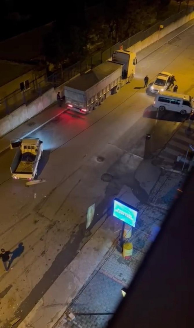 Çekmeköy’de Yol Verme Kavgasında Ortalık Savaş Alanına Döndü