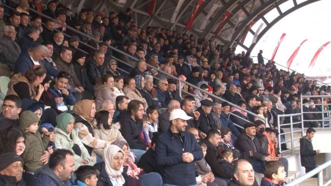 Denizli’de 120 Pehlivan Deve Güreşmeye Başladı