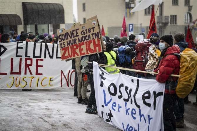 Dünya Ekonomik Forumu, Davos’ta Protesto Edildi
