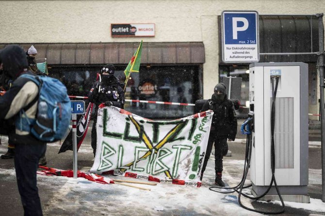 Dünya Ekonomik Forumu, Davos’ta Protesto Edildi