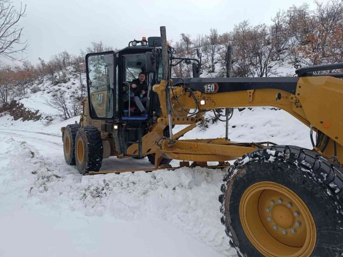 Elazığ’da 84 Köy Yolu Ulaşıma Kapandı