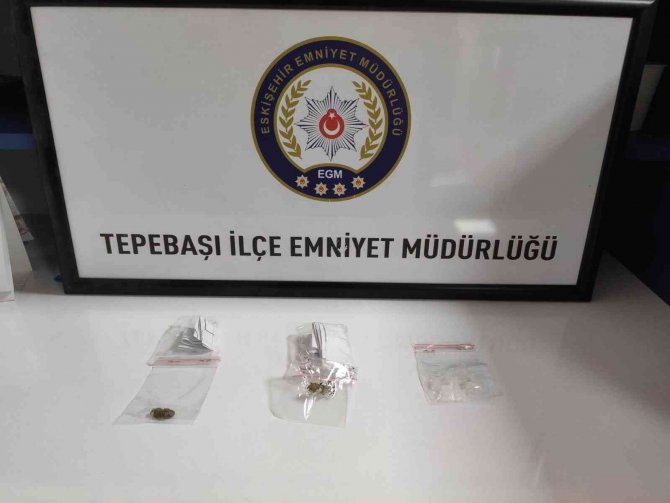 Şüpheli Şahıslara Yönelik Operasyonda Uyuşturucu Ve Silah Ele Geçirildi