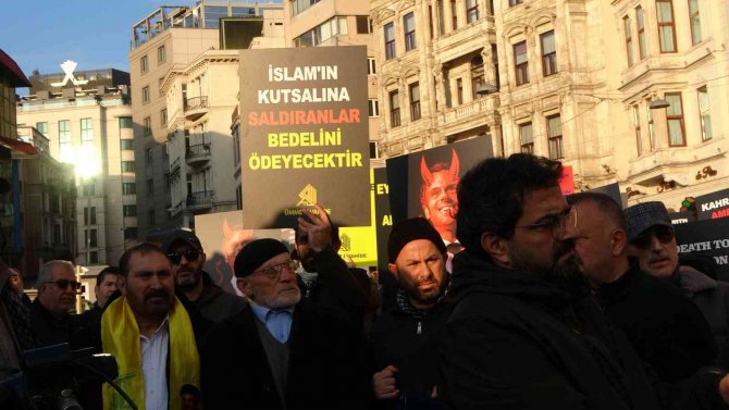 Fransız Karikatür Dergisi İ̇stanbul’da Protesto Edildi