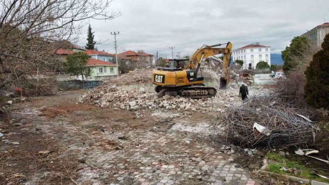 Gördes Eski Sağlık Ocağının Yerine Yenisi Yapılıyor