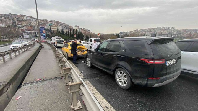 İ̇stanbul’da 5 Araçlı Zincirleme Kaza: Libyalı Kadın Sürücü Şok Yaşadı