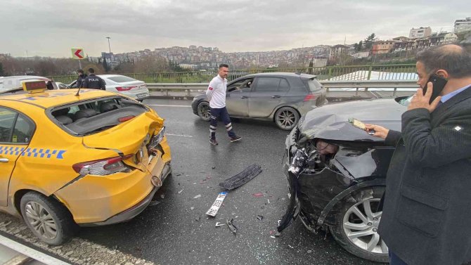 İ̇stanbul’da 5 Araçlı Zincirleme Kaza: Libyalı Kadın Sürücü Şok Yaşadı