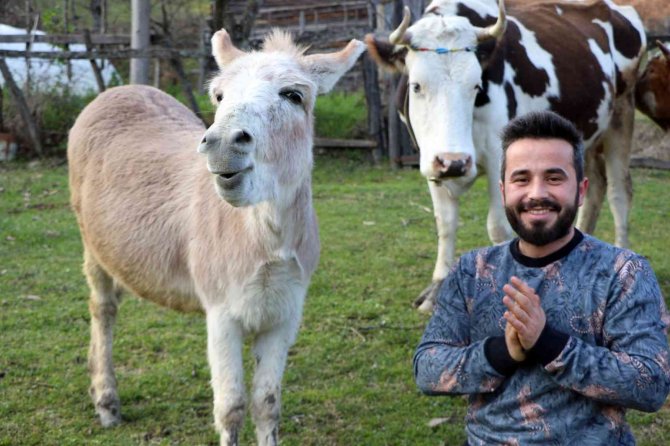 Eşekle Arkadaşlığı Herkesi Kıskandırıyor