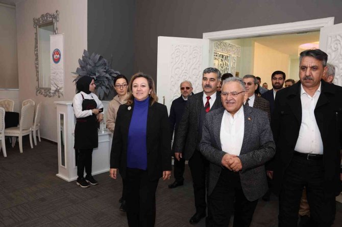Başkan Büyükkılıç, ’Hanımlar Büyük Buluşması’na Katıldı