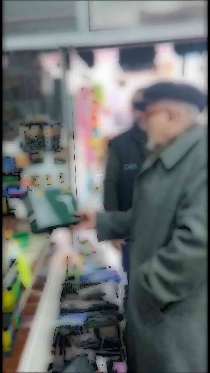 Çaldığı Matkabı Paltosuna Sakladı, İş Yeri Sahibi Kapıda Böyle Durdurdu