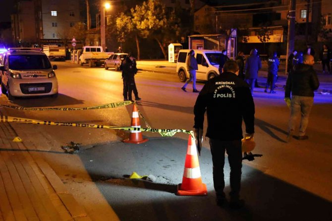 Tartıştığı Şahsa Kurşun Yağdırdı, Yoldan Geçen Vatandaş Yaralandı