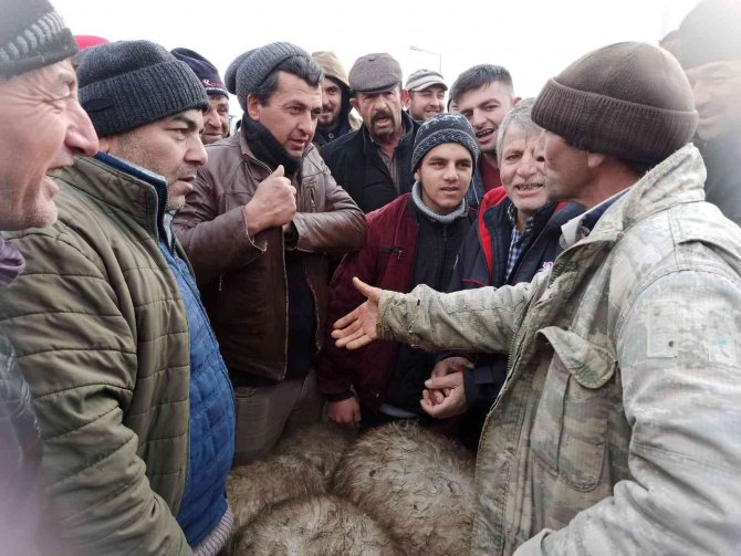 Küçükbaş Hayvan Pazarında Kış Mevsimi Olması Rağmen Alışverişler Hızlandı